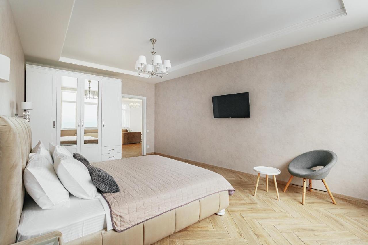 Апартаменты Direct Sea View