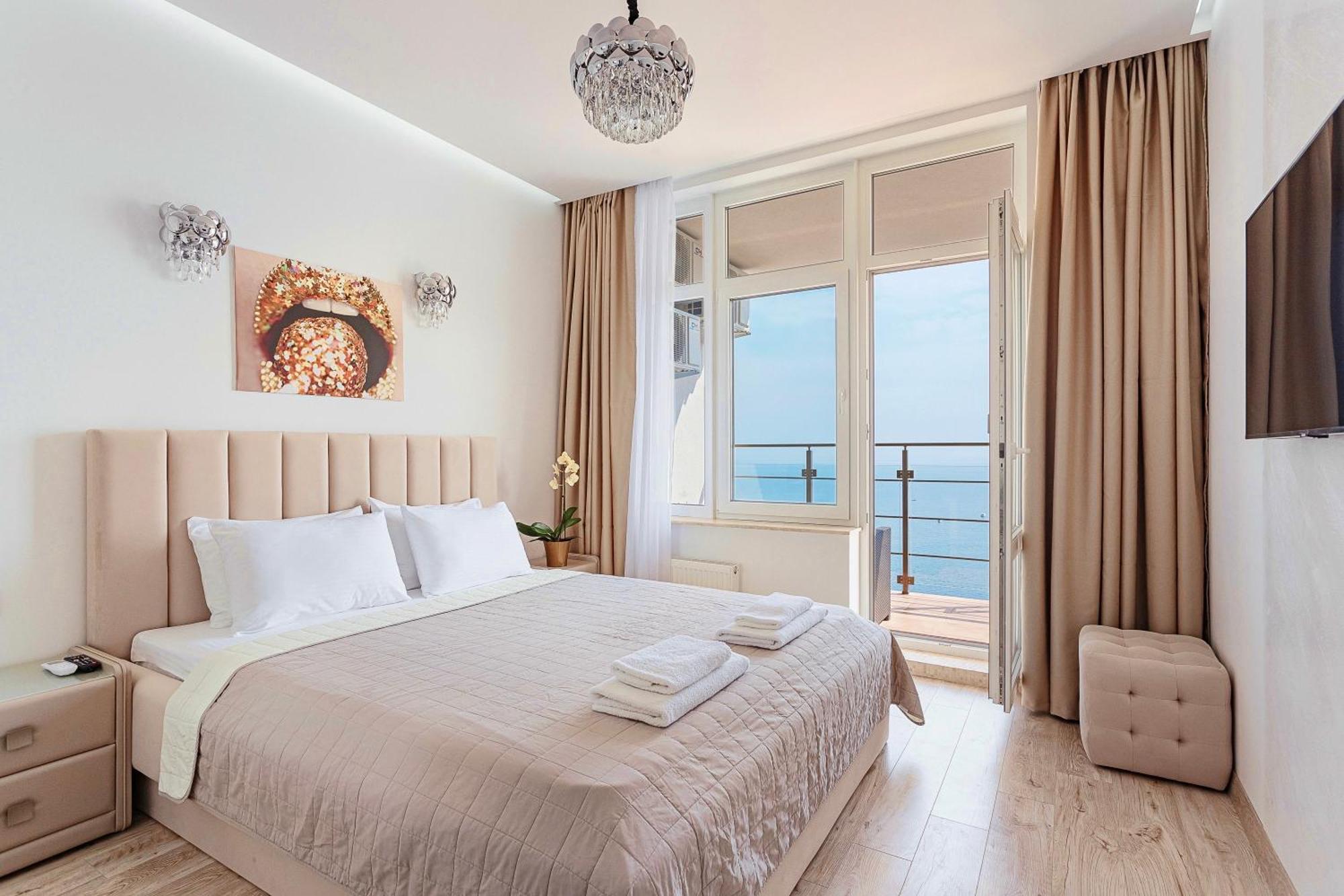 Апартаменты Direct Sea View